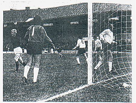 Fletcher salutes the winning goal